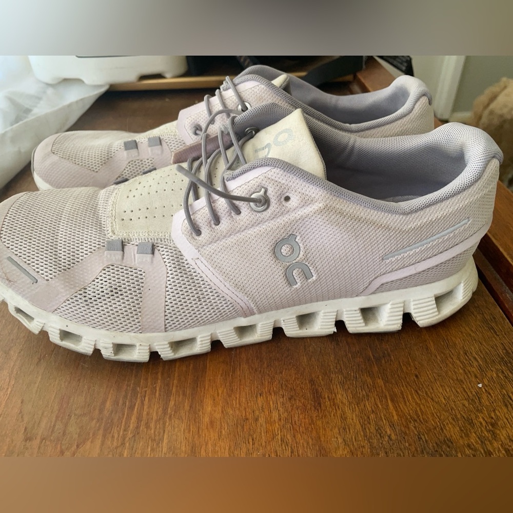 Oncloud Running Shoes in Lilac